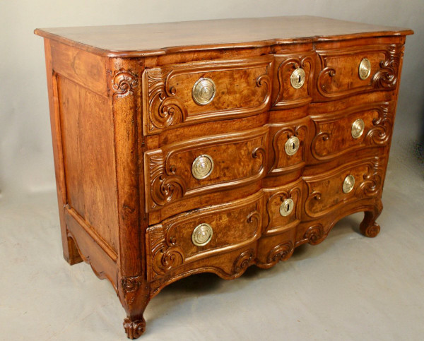 18th century Bressane crossbow chest of drawers