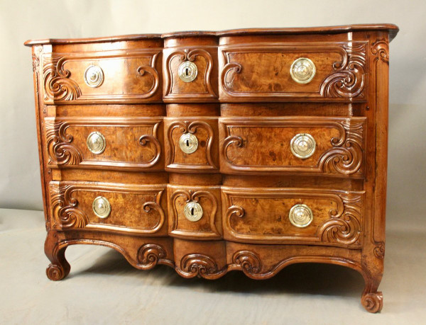 18th century Bressane crossbow chest of drawers