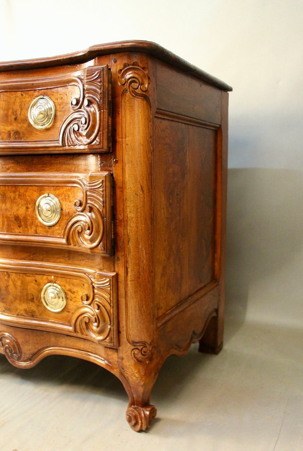 18th century Bressane crossbow chest of drawers