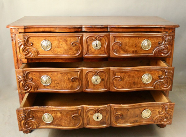 18th century Bressane crossbow chest of drawers