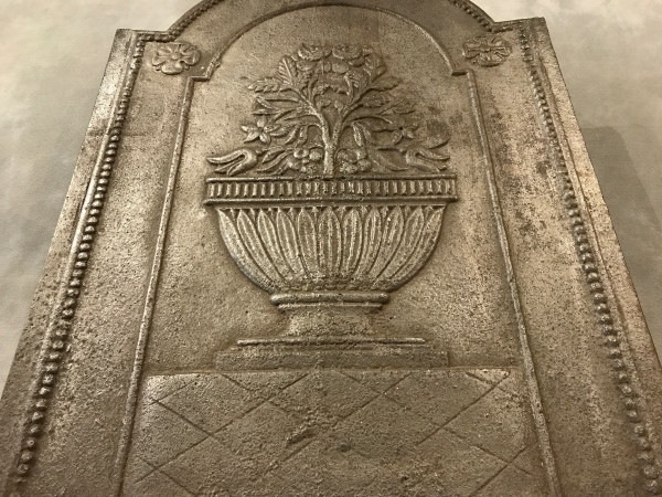 Belle plaque de cheminée ancienne en fonte grise d'époque 18 ème 