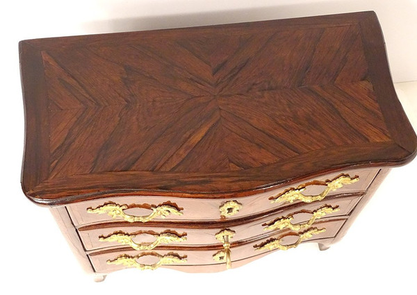 Petite Commode Maîtrise Régence Marqueterie Bois Violette Estampillée 18è