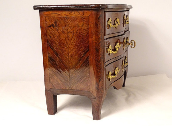 Petite Commode Maîtrise Régence Marqueterie Bois Violette Estampillée 18è