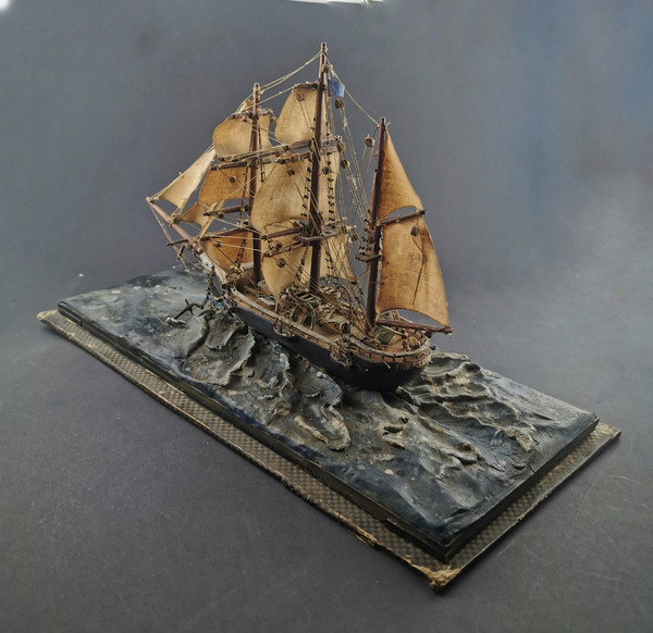 Diorama representing a 20th century boat