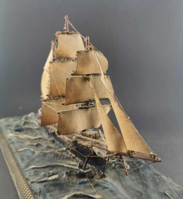 Diorama representing a 20th century boat