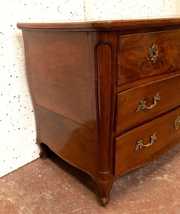 Commode Louis XV galbée en noyer massif Epoque XVIII siècle