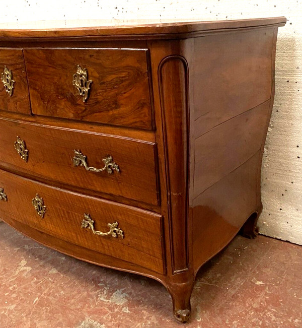 Commode Louis XV galbée en noyer massif Epoque XVIII siècle