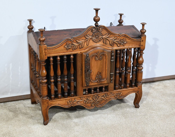 Small Provençal Panetière in Walnut - Early 19th century