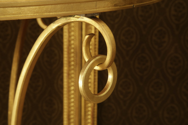 Tripod pedestal table in chased and gilded bronze, 20th century neoclassical work.