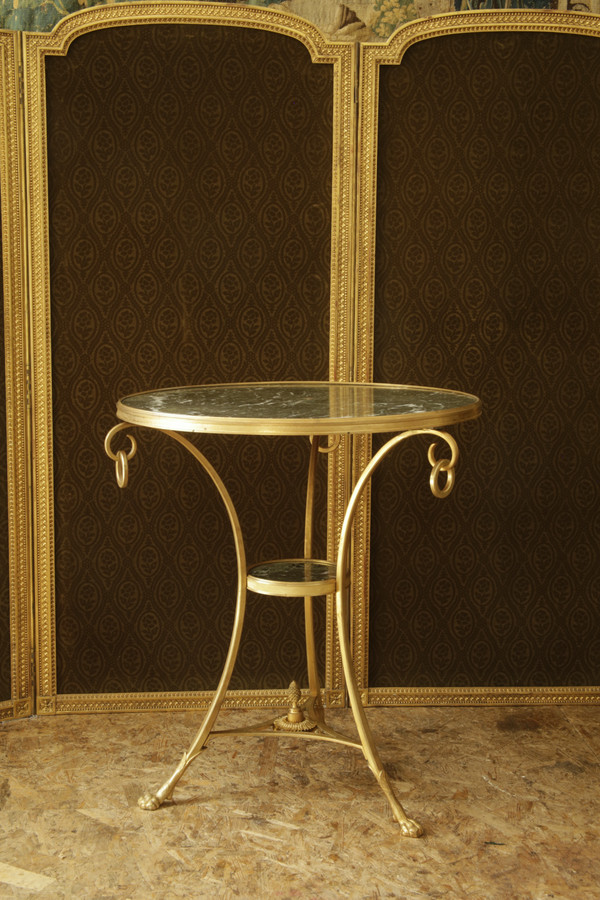 Tripod pedestal table in chased and gilded bronze, 20th century neoclassical work.