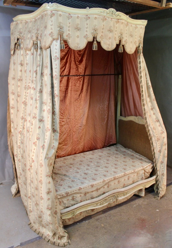 Chateau Baldaquin Bed à La Polonaise