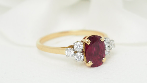 Bague en or jaune rubis et diamants