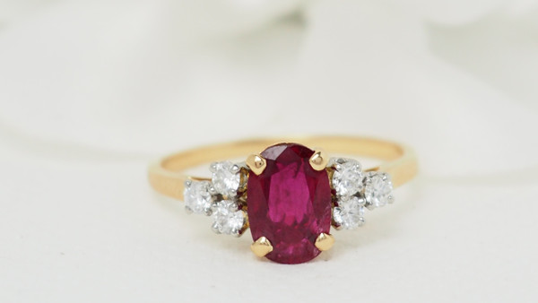 Bague en or jaune rubis et diamants