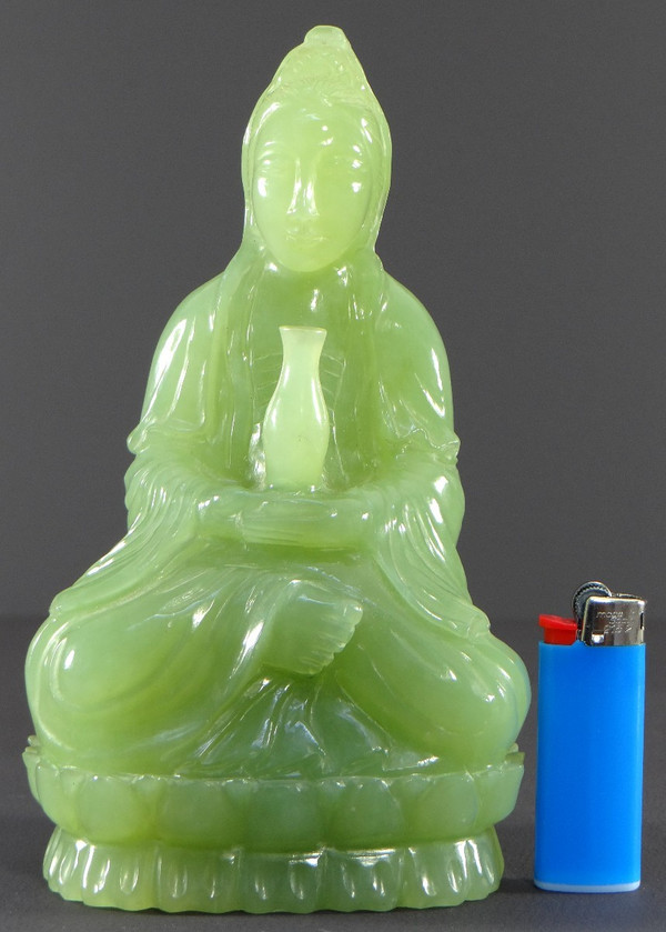 Cina, anni '50/'60, Statua in giada di Kwan Yin, Bodhisattva della Compassione.