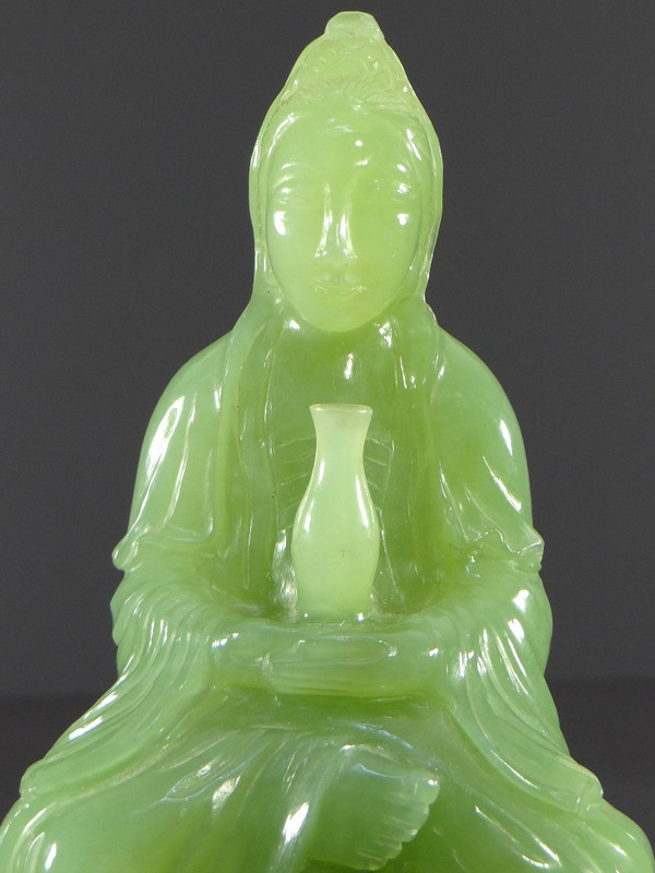 Cina, anni '50/'60, Statua in giada di Kwan Yin, Bodhisattva della Compassione.