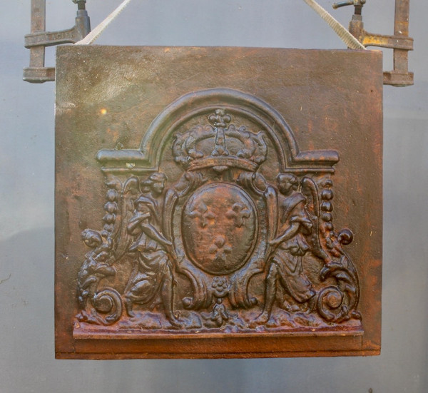 Plaque De Cheminée Renaissance Avec Circuit De Ventilation 