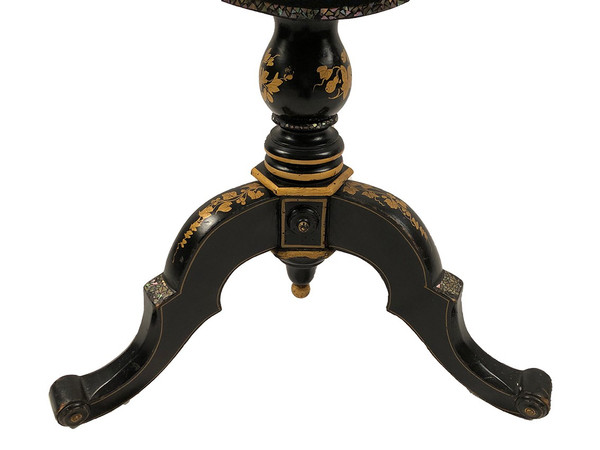 Tilting pedestal table in blackened wood with painted decoration of flowers and birds, burgundy. Napoleon III