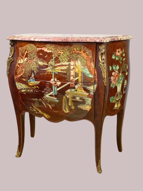 CURVED COROMANDEL LACQUER CHEST DECORATED WITH GILT BRONZE LOUIS XV STYLE