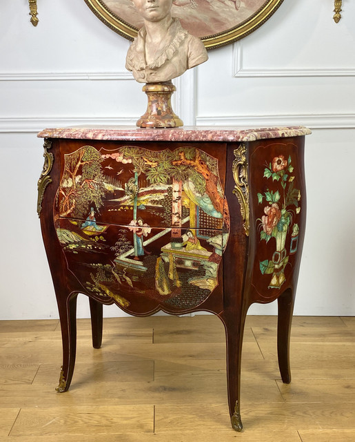 CURVED COROMANDEL LACQUER CHEST DECORATED WITH GILT BRONZE LOUIS XV STYLE