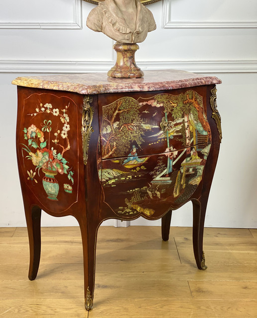 CURVED COROMANDEL LACQUER CHEST DECORATED WITH GILT BRONZE LOUIS XV STYLE