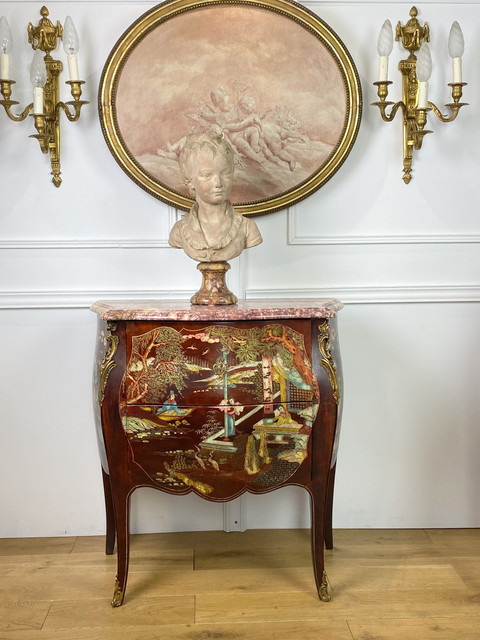 CURVED COROMANDEL LACQUER CHEST DECORATED WITH GILT BRONZE LOUIS XV STYLE