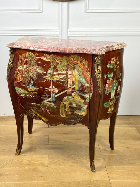 CURVED COROMANDEL LACQUER CHEST DECORATED WITH GILT BRONZE LOUIS XV STYLE