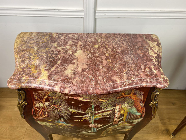 CURVED COROMANDEL LACQUER CHEST DECORATED WITH GILT BRONZE LOUIS XV STYLE