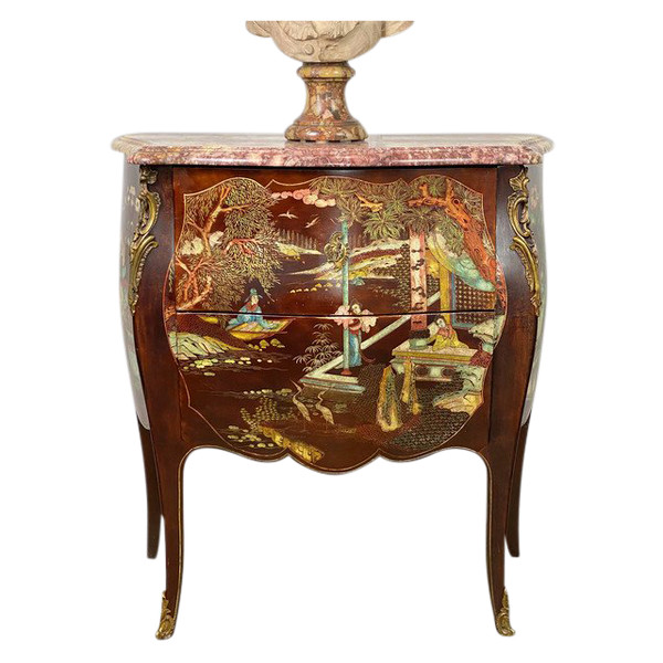 CURVED COROMANDEL LACQUER CHEST DECORATED WITH GILT BRONZE LOUIS XV STYLE