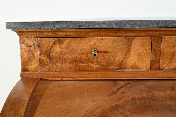 Important Property Cylinder Desk in Walnut, Directoire Period – Early 19th Century