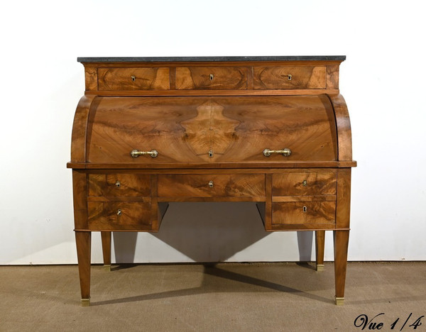 Important Property Cylinder Desk in Walnut, Directoire Period – Early 19th Century