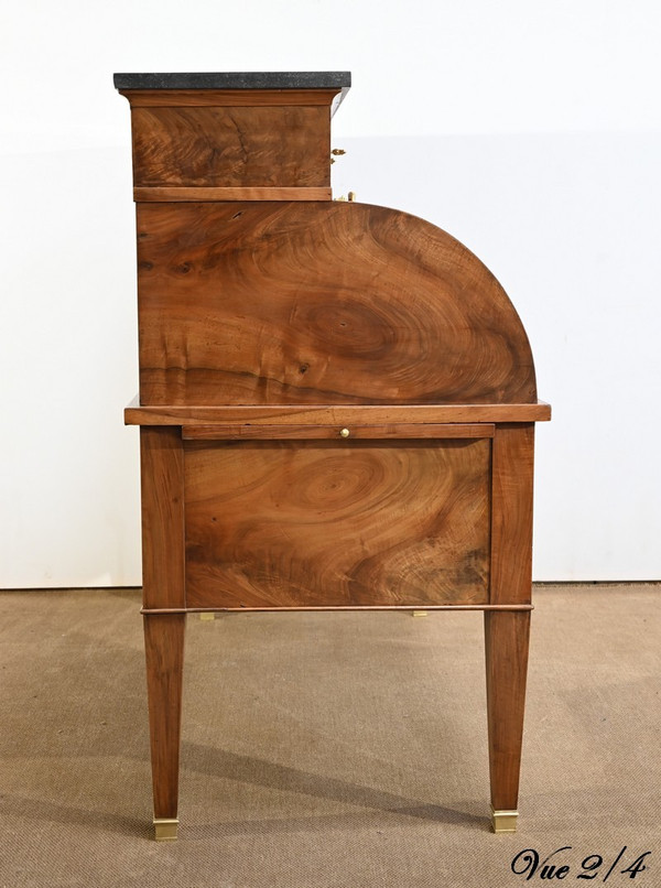 Important Property Cylinder Desk in Walnut, Directoire Period – Early 19th Century