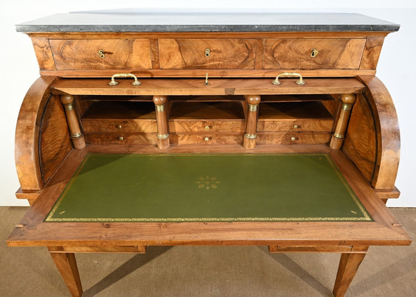 Important Property Cylinder Desk in Walnut, Directoire Period – Early 19th Century