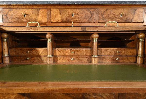 Important Property Cylinder Desk in Walnut, Directoire Period – Early 19th Century