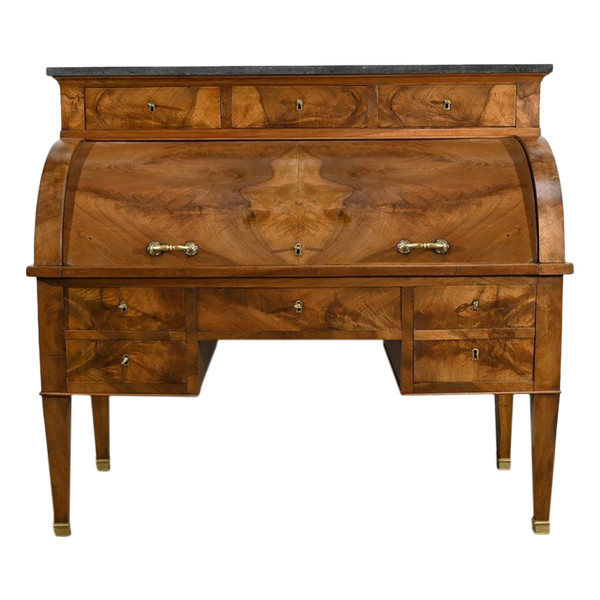 Important Property Cylinder Desk in Walnut, Directoire Period – Early 19th Century