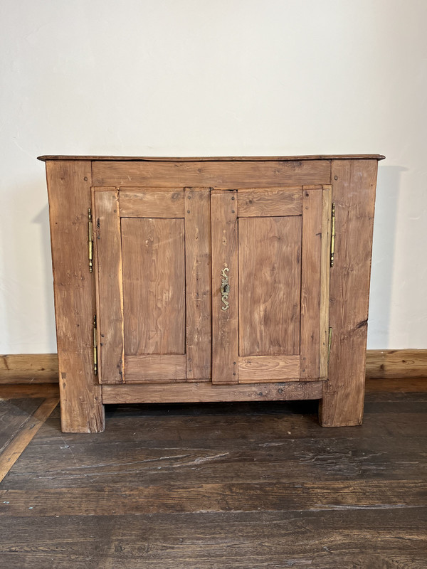 1700 Aprikosen-Sideboard