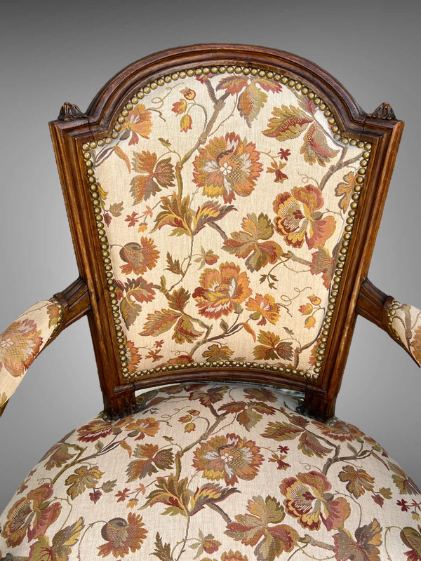 PAIR OF EIGHTEENTH CENTURY LOUIS XVI CABRIOLET CHAIRS WITH UMBRELLATED BEECH BACKS