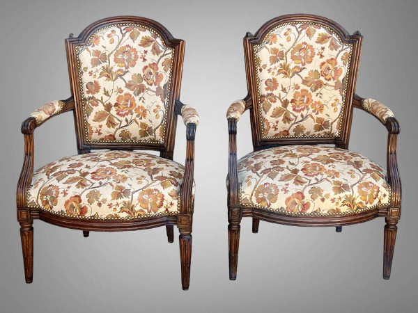 PAIR OF EIGHTEENTH CENTURY LOUIS XVI CABRIOLET CHAIRS WITH UMBRELLATED BEECH BACKS