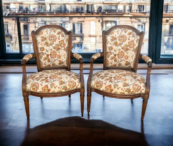 PAIR OF EIGHTEENTH CENTURY LOUIS XVI CABRIOLET CHAIRS WITH UMBRELLATED BEECH BACKS