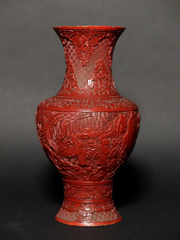 Paire de vases chinois en laque de cinabre - XIXème siècle