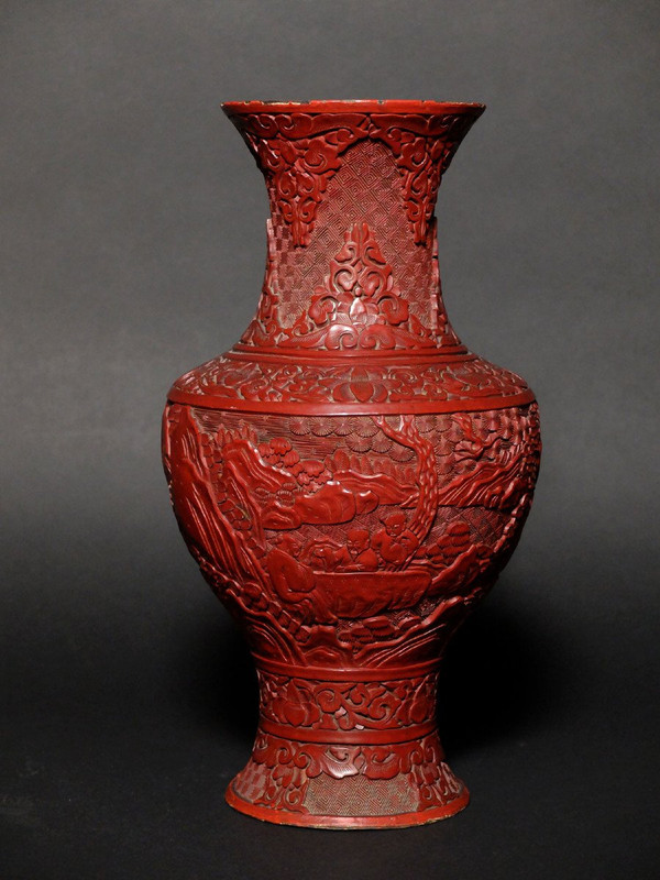 Paire de vases chinois en laque de cinabre - XIXème siècle