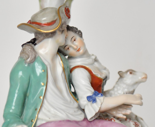 Groupe en porcelaine de Meissen représentant Couple d’amoureux sous un arbre, Modèle D19