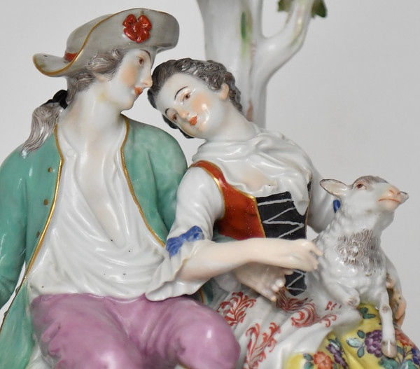 Groupe en porcelaine de Meissen représentant Couple d’amoureux sous un arbre, Modèle D19