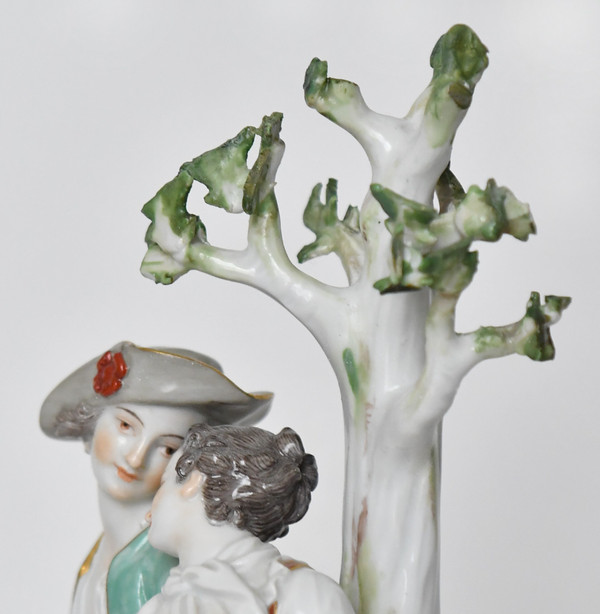 Groupe en porcelaine de Meissen représentant Couple d’amoureux sous un arbre, Modèle D19