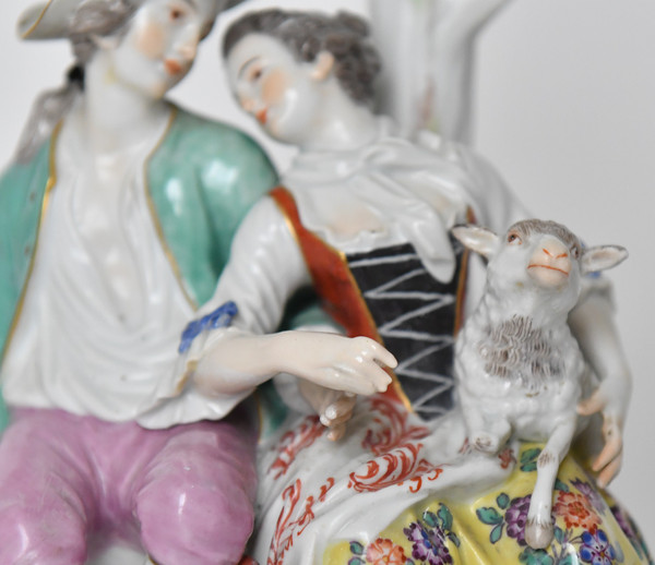 Groupe en porcelaine de Meissen représentant Couple d’amoureux sous un arbre, Modèle D19