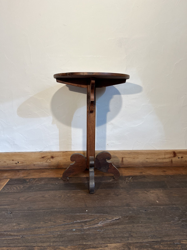 1800 walnut round coffee table