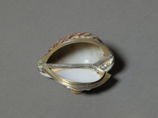 Silver-mounted shell snuffbox, 19th century.