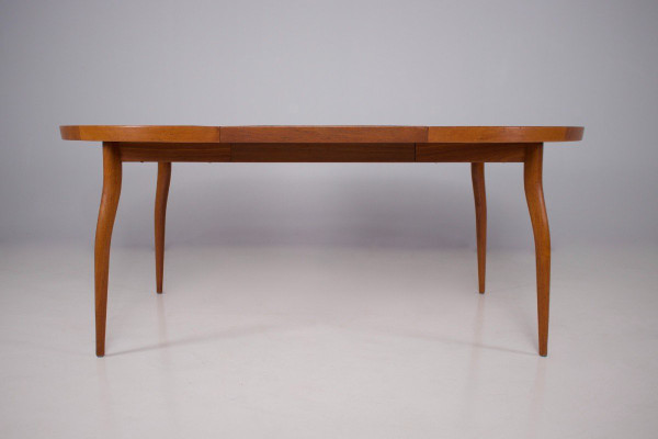 Finn Juhl: Nv-56 Extendable Round Table.