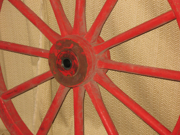 Pair of small carriage wheels in wood and iron 19th century Perfect condition