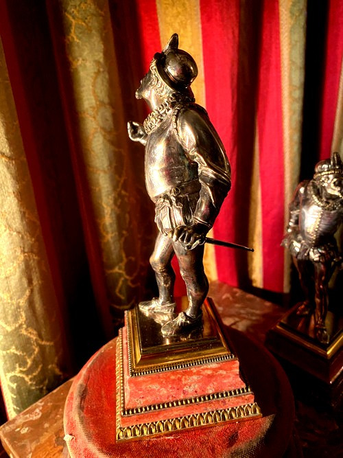 Two silver bronzes "Les Mignons Duellistes" statuettes by Emile Guillemin on rhodochrosite base