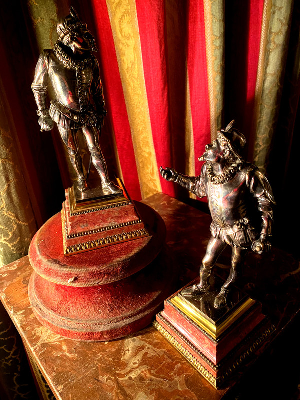 Two silver bronzes "Les Mignons Duellistes" statuettes by Emile Guillemin on rhodochrosite base